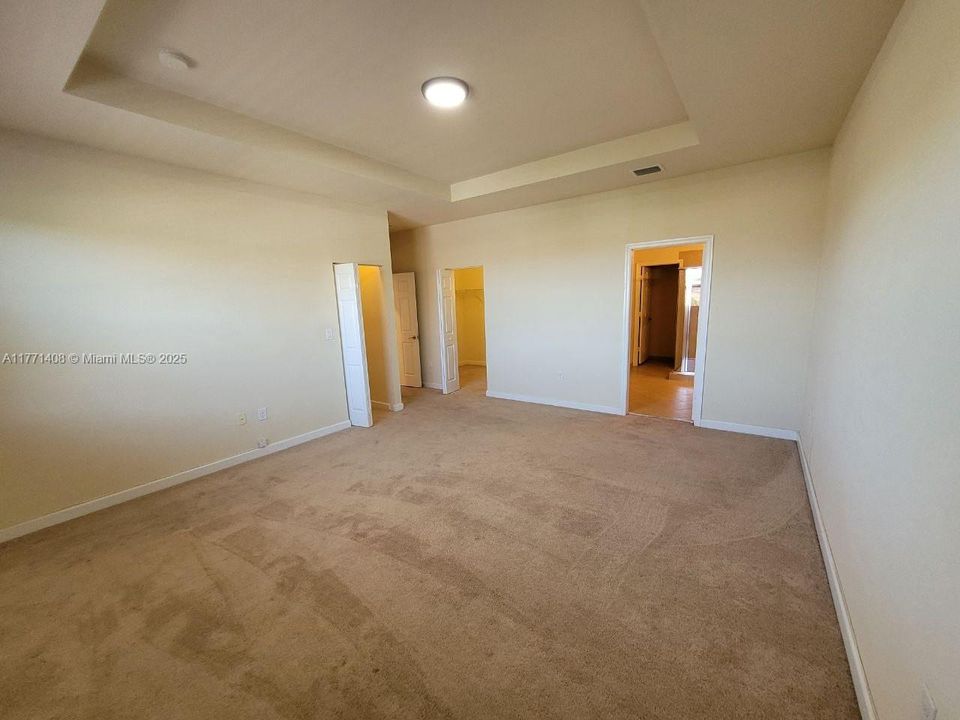 Recently Rented: $3,100 (3 beds, 2 baths, 3196 Square Feet)