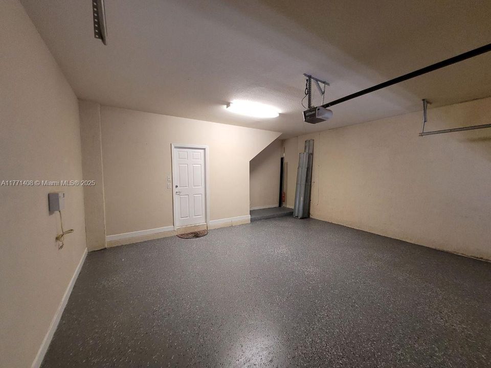 Recently Rented: $3,100 (3 beds, 2 baths, 3196 Square Feet)