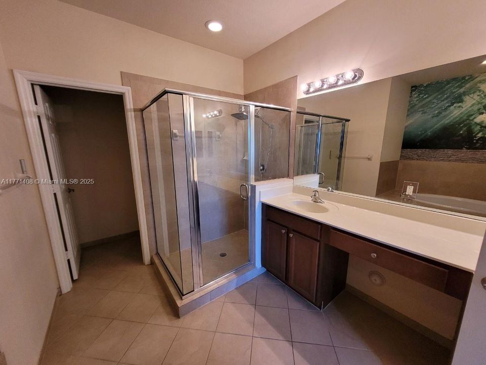 Recently Rented: $3,100 (3 beds, 2 baths, 3196 Square Feet)