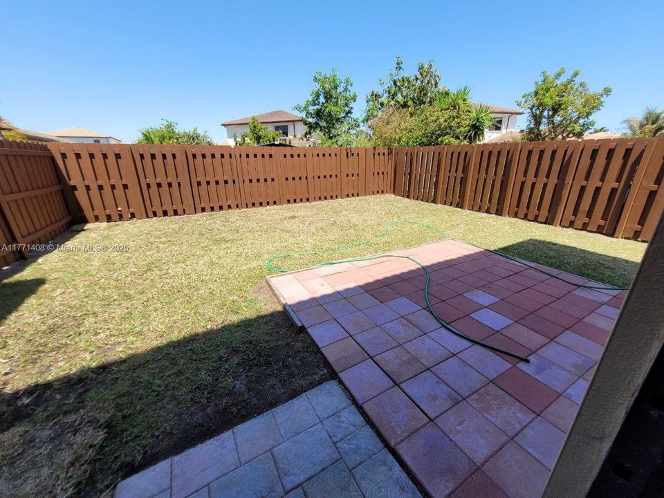 Recently Rented: $3,100 (3 beds, 2 baths, 3196 Square Feet)