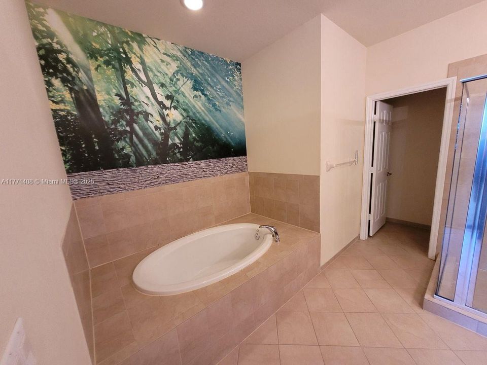 Recently Rented: $3,100 (3 beds, 2 baths, 3196 Square Feet)