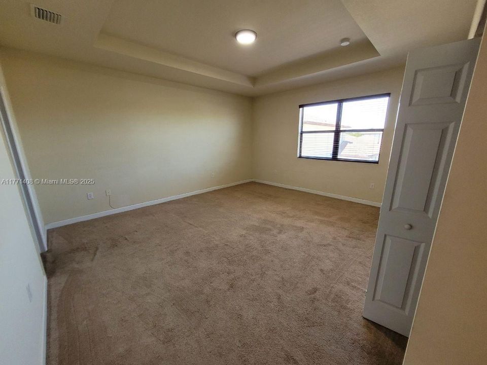 Recently Rented: $3,100 (3 beds, 2 baths, 3196 Square Feet)