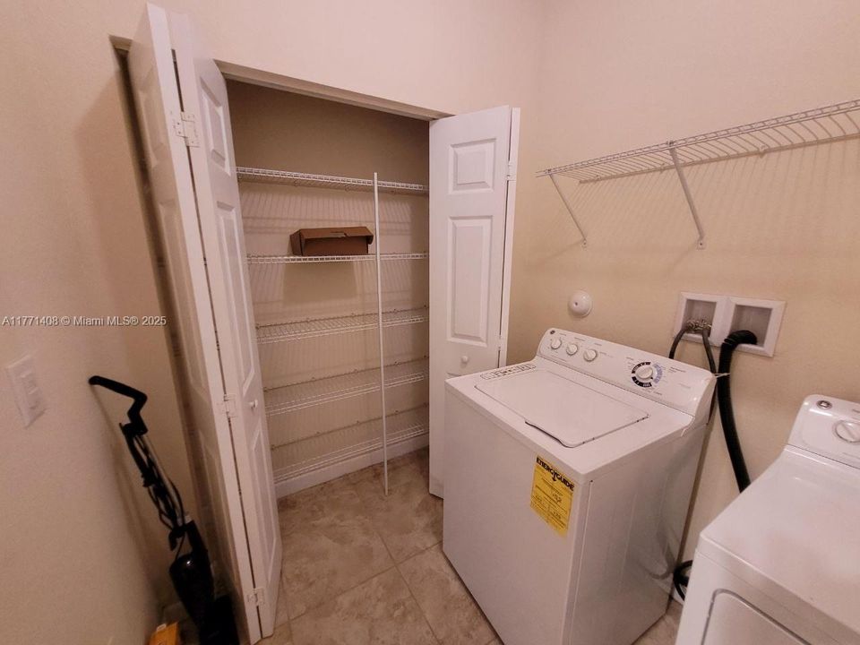 Recently Rented: $3,100 (3 beds, 2 baths, 3196 Square Feet)