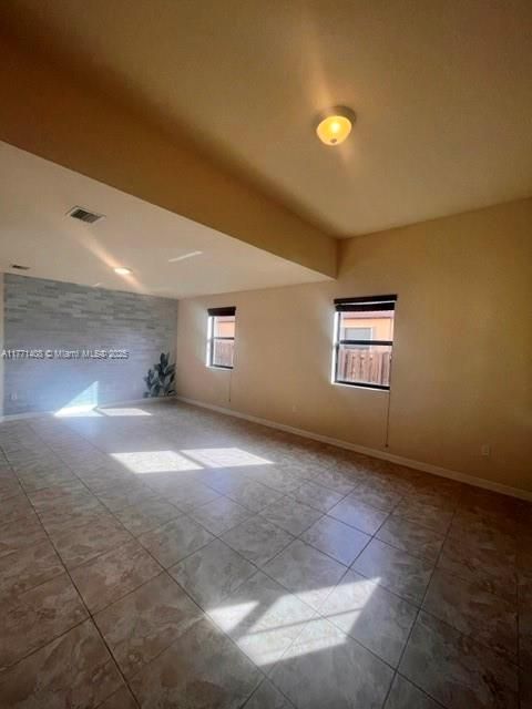 Recently Rented: $3,100 (3 beds, 2 baths, 3196 Square Feet)