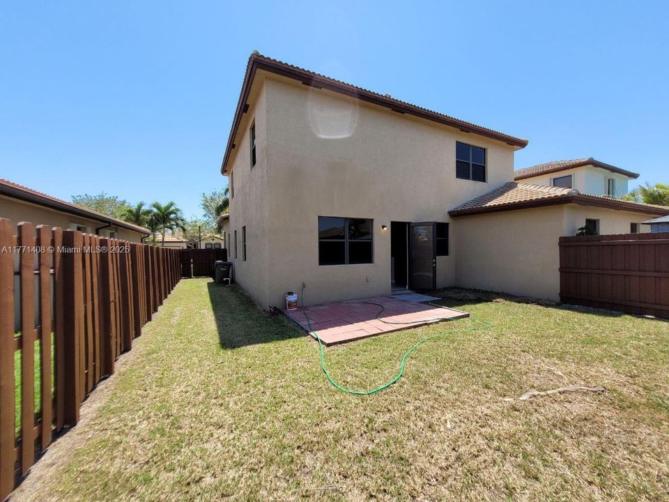 Recently Rented: $3,100 (3 beds, 2 baths, 3196 Square Feet)