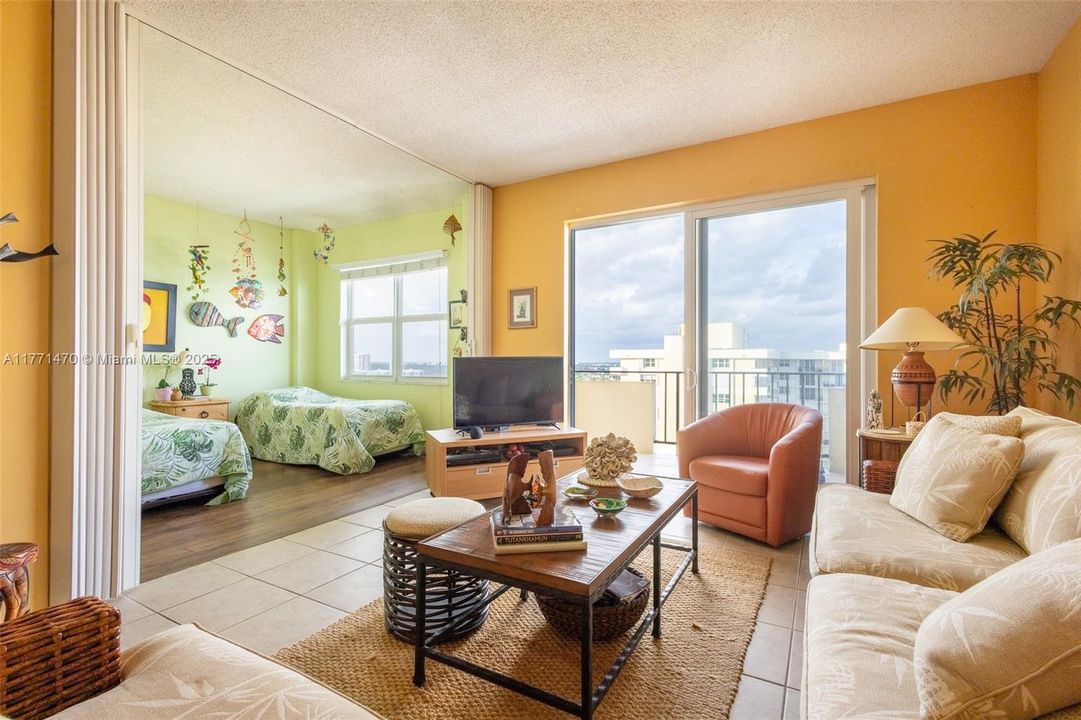 Active With Contract: $5,250 (2 beds, 2 baths, 1160 Square Feet)