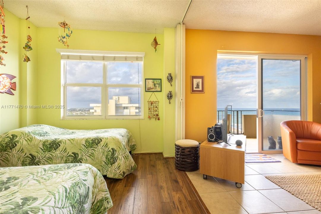 Active With Contract: $5,250 (2 beds, 2 baths, 1160 Square Feet)