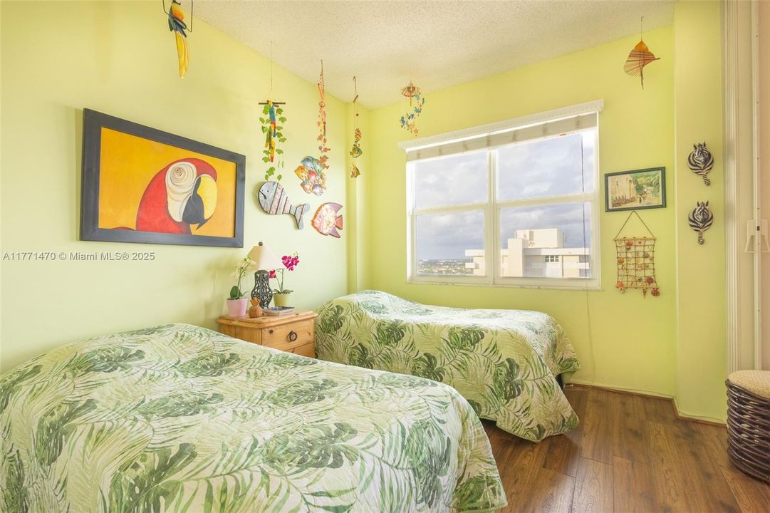 Active With Contract: $5,250 (2 beds, 2 baths, 1160 Square Feet)