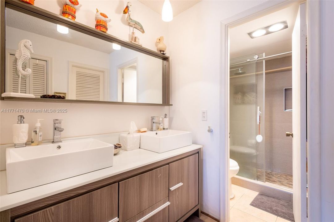 Active With Contract: $5,250 (2 beds, 2 baths, 1160 Square Feet)