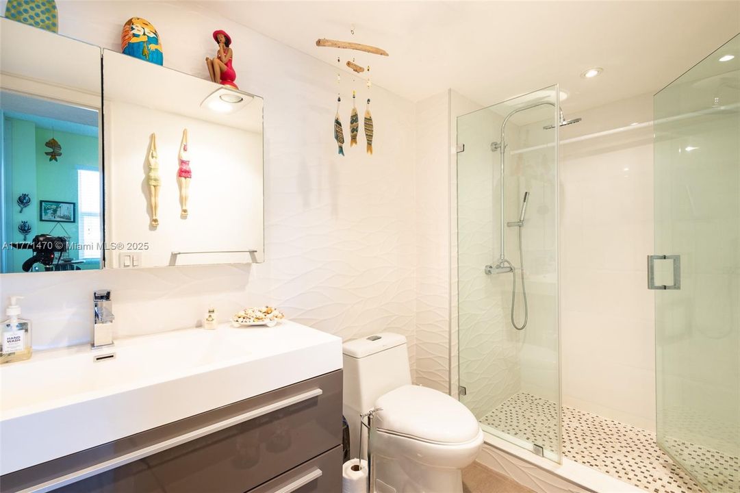 Active With Contract: $5,250 (2 beds, 2 baths, 1160 Square Feet)