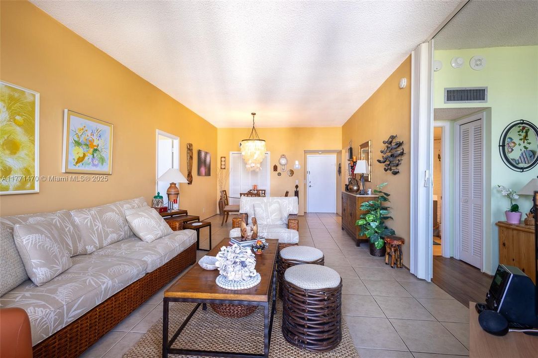 Active With Contract: $5,250 (2 beds, 2 baths, 1160 Square Feet)