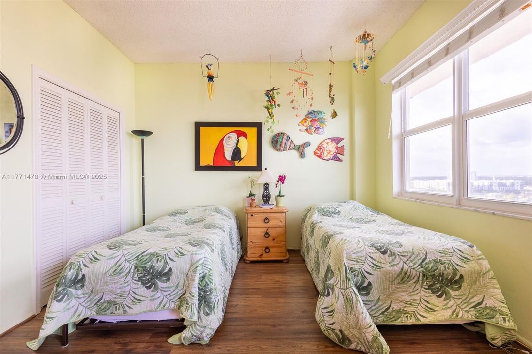 Active With Contract: $5,250 (2 beds, 2 baths, 1160 Square Feet)