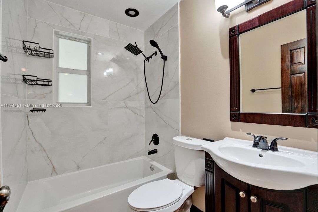 Vendido Recientemente: $425,000 (3 camas, 2 baños, 1128 Pies cuadrados)