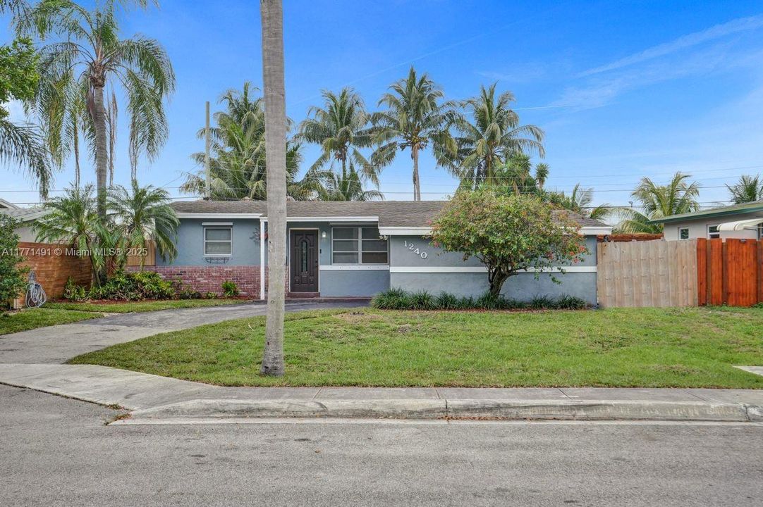 Vendido Recientemente: $425,000 (3 camas, 2 baños, 1128 Pies cuadrados)