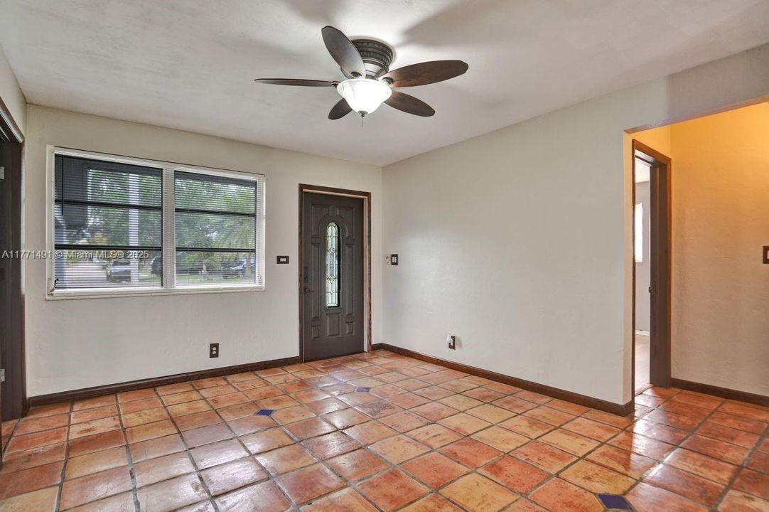 Vendido Recientemente: $425,000 (3 camas, 2 baños, 1128 Pies cuadrados)