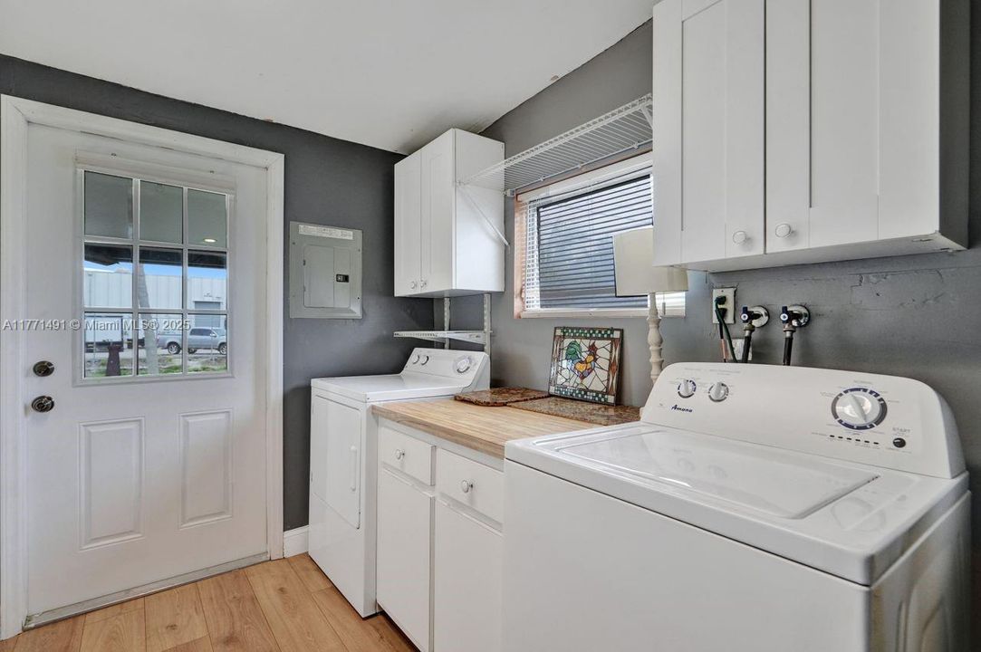 Vendido Recientemente: $425,000 (3 camas, 2 baños, 1128 Pies cuadrados)