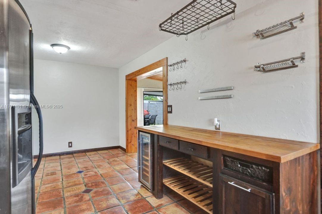 Vendido Recientemente: $425,000 (3 camas, 2 baños, 1128 Pies cuadrados)