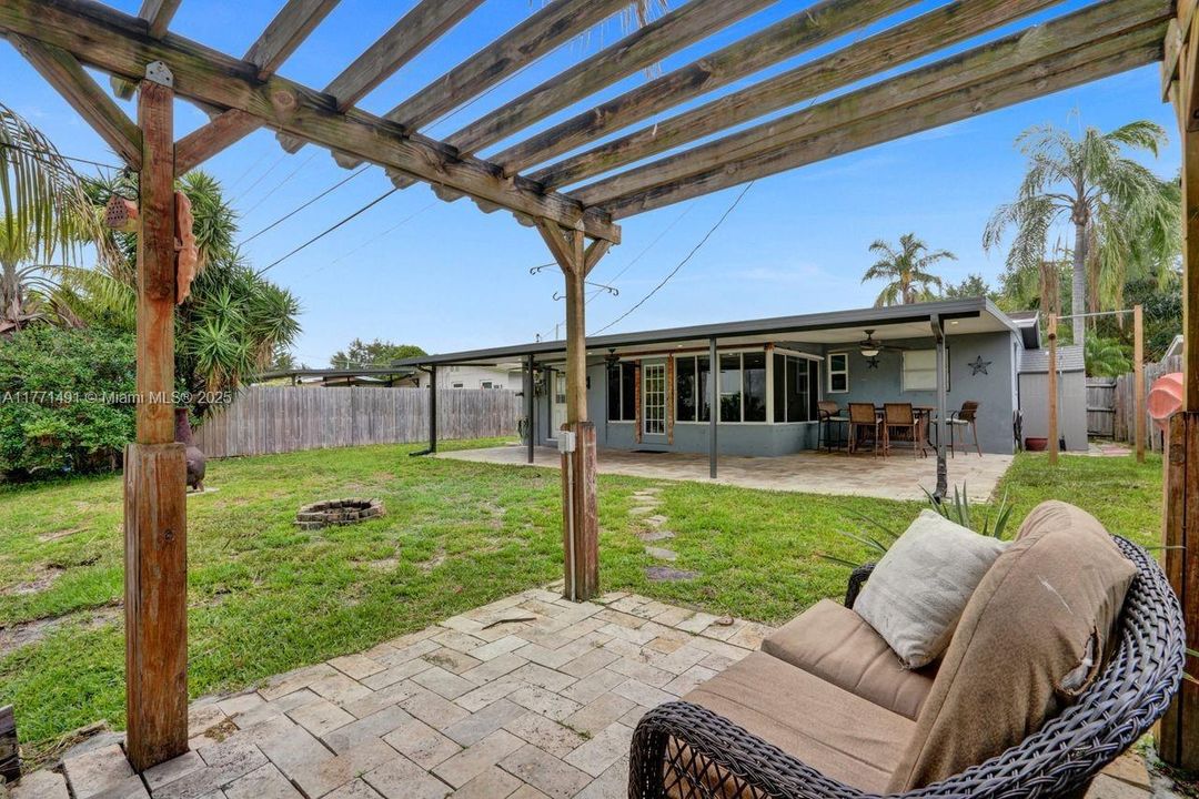 Vendido Recientemente: $425,000 (3 camas, 2 baños, 1128 Pies cuadrados)