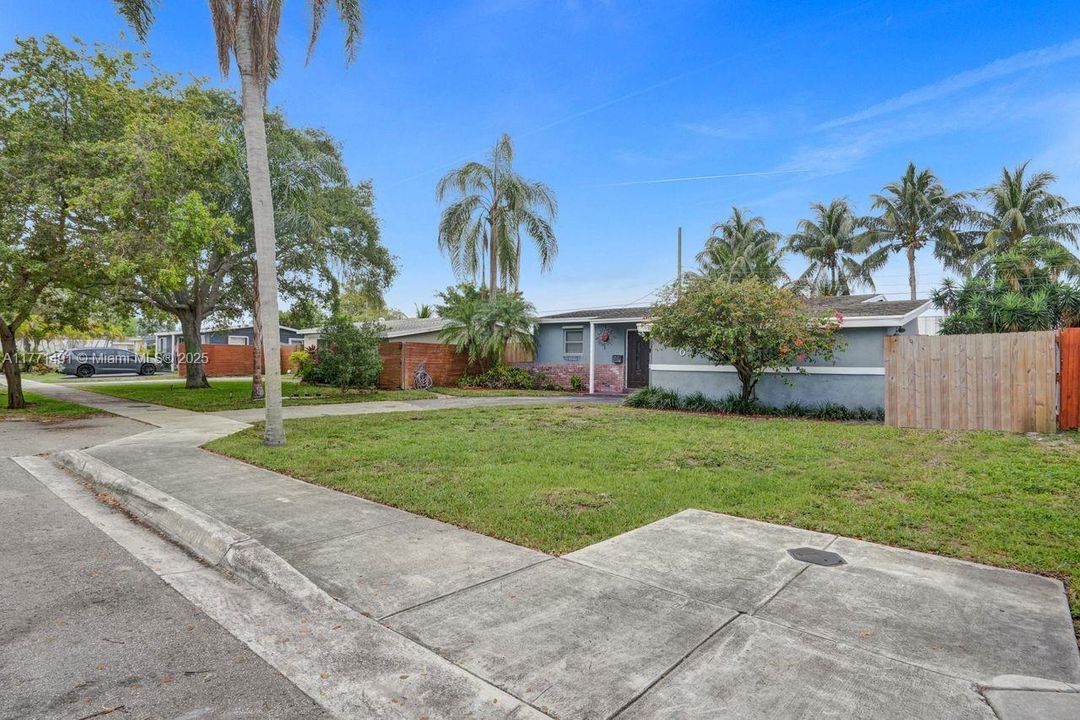 Vendido Recientemente: $425,000 (3 camas, 2 baños, 1128 Pies cuadrados)