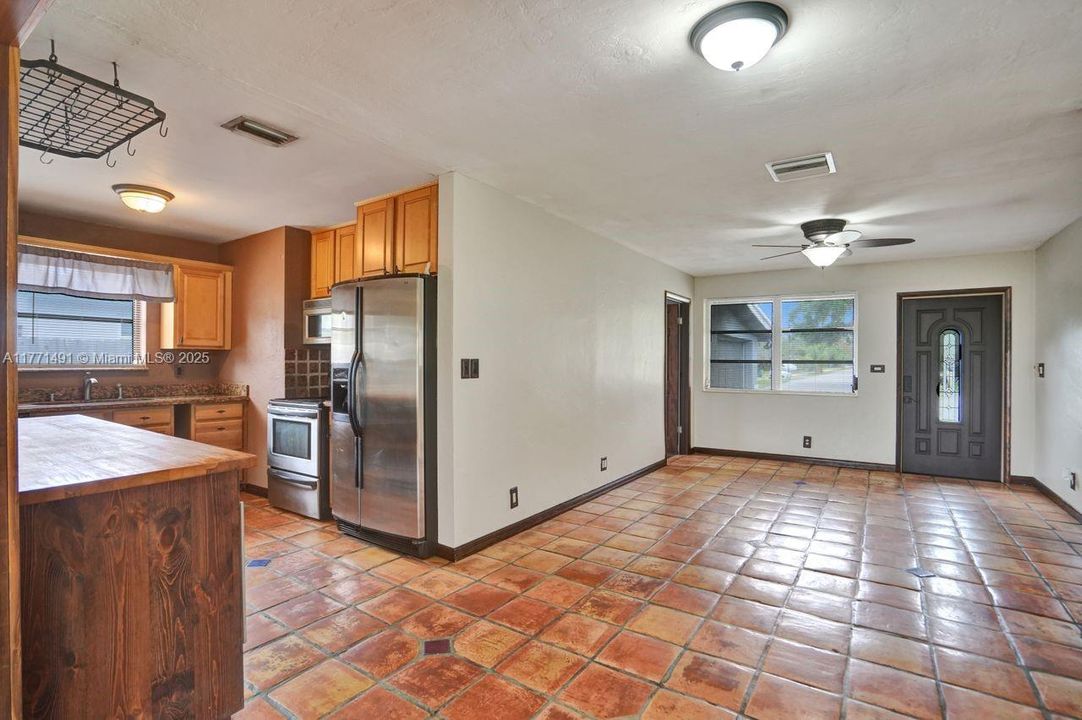 Vendido Recientemente: $425,000 (3 camas, 2 baños, 1128 Pies cuadrados)