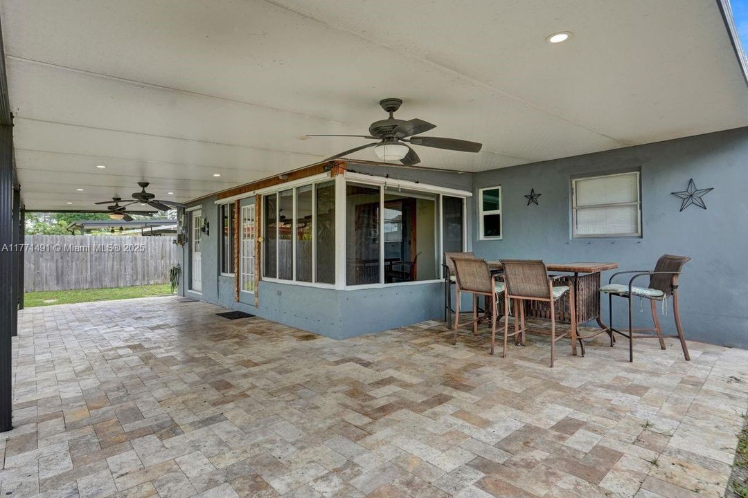 Vendido Recientemente: $425,000 (3 camas, 2 baños, 1128 Pies cuadrados)