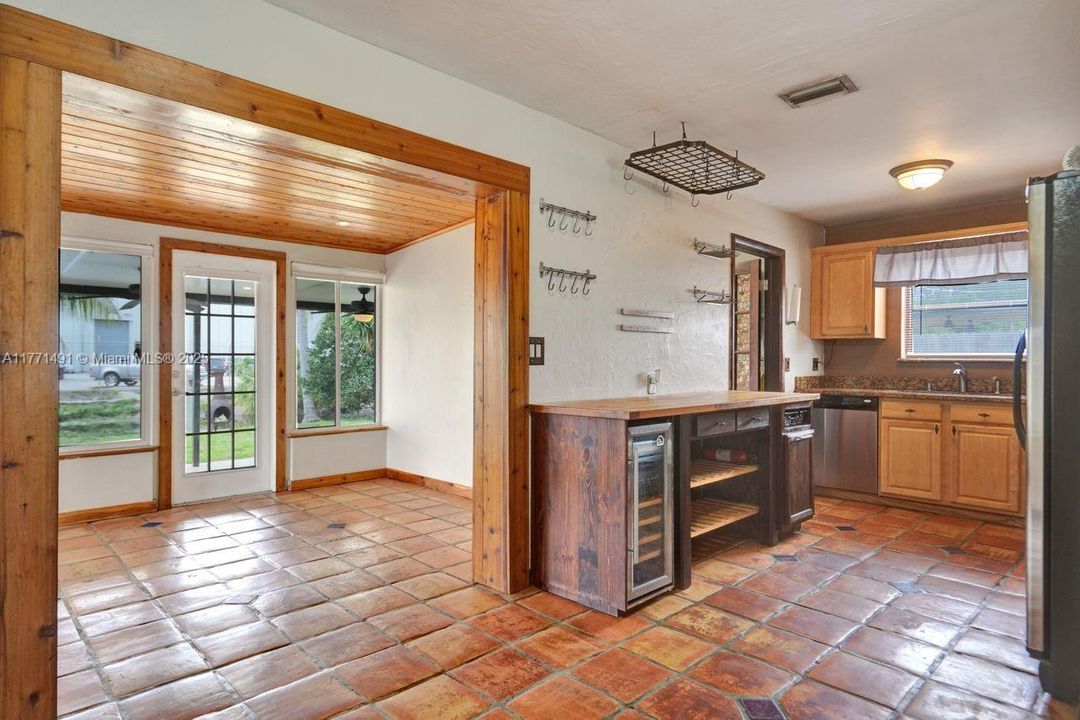 Vendido Recientemente: $425,000 (3 camas, 2 baños, 1128 Pies cuadrados)