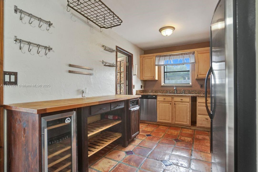 Vendido Recientemente: $425,000 (3 camas, 2 baños, 1128 Pies cuadrados)