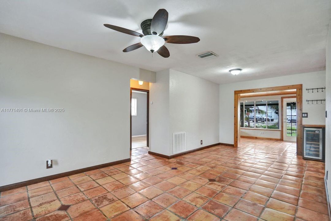 Vendido Recientemente: $425,000 (3 camas, 2 baños, 1128 Pies cuadrados)