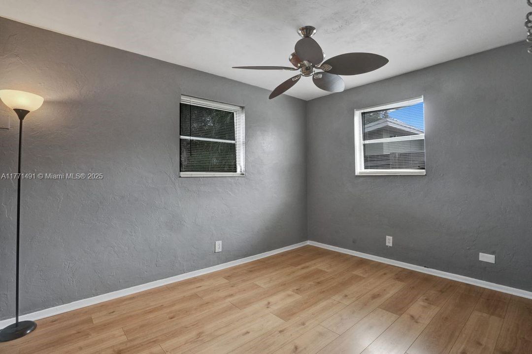 Vendido Recientemente: $425,000 (3 camas, 2 baños, 1128 Pies cuadrados)