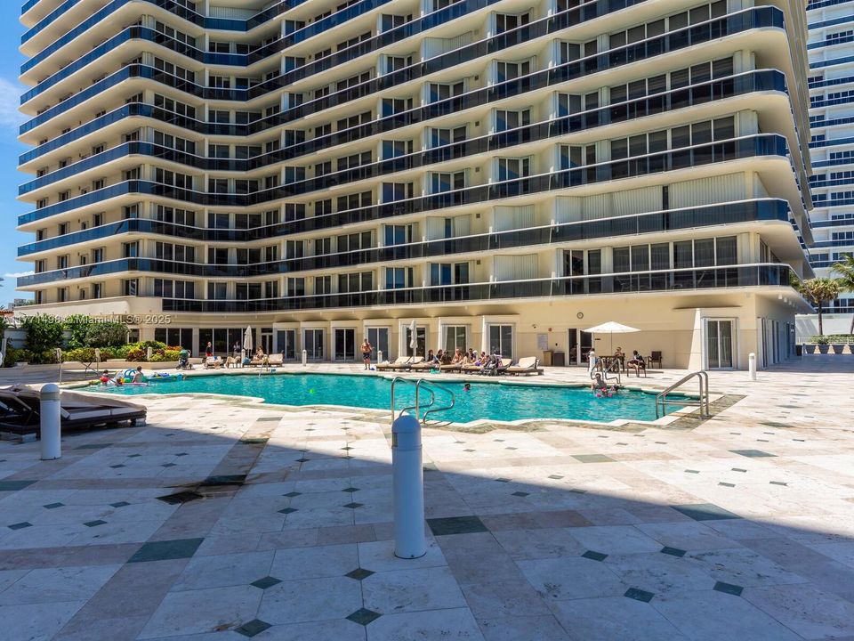 Recently Sold: $1,175,000 (3 beds, 2 baths, 1650 Square Feet)