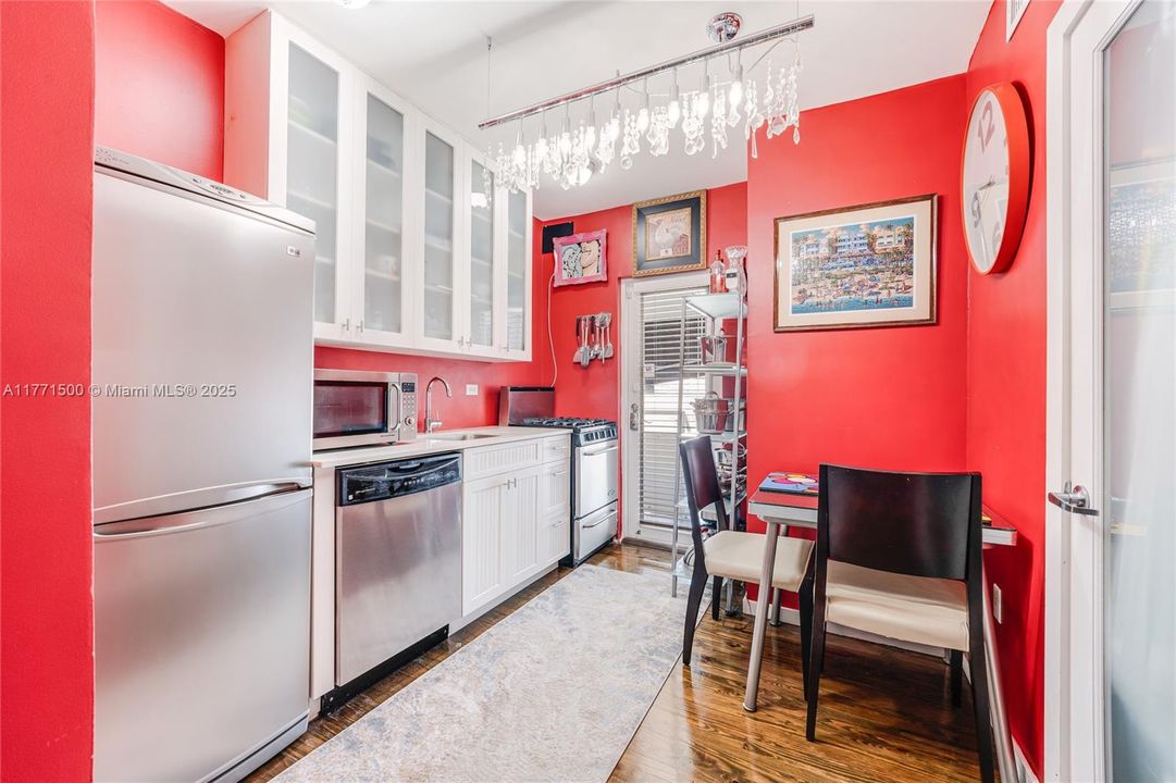 Vendido Recientemente: $200,000 (0 camas, 1 baños, 423 Pies cuadrados)