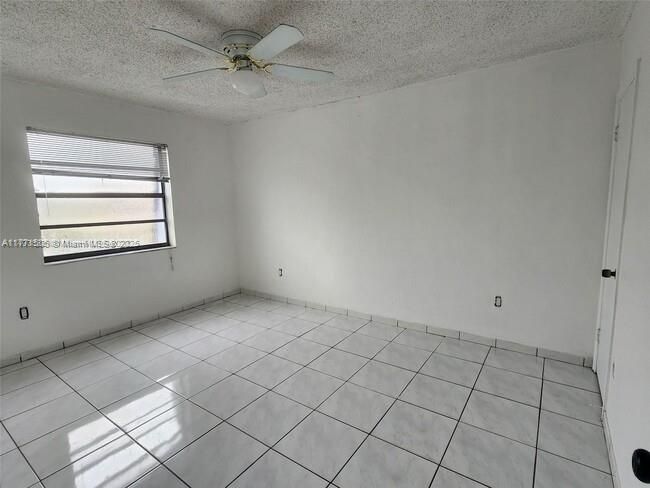 Vendido Recientemente: $480,000 (3 camas, 3 baños, 1747 Pies cuadrados)