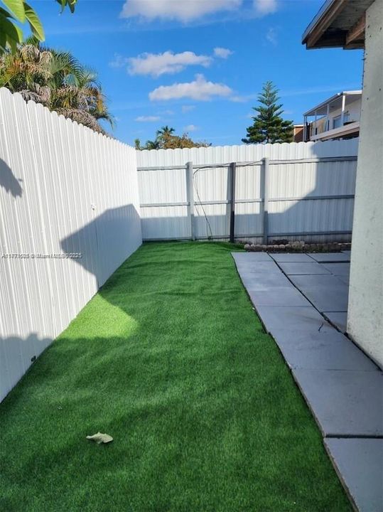 Vendido Recientemente: $480,000 (3 camas, 3 baños, 1747 Pies cuadrados)