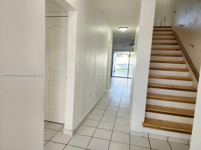 Vendido Recientemente: $480,000 (3 camas, 3 baños, 1747 Pies cuadrados)