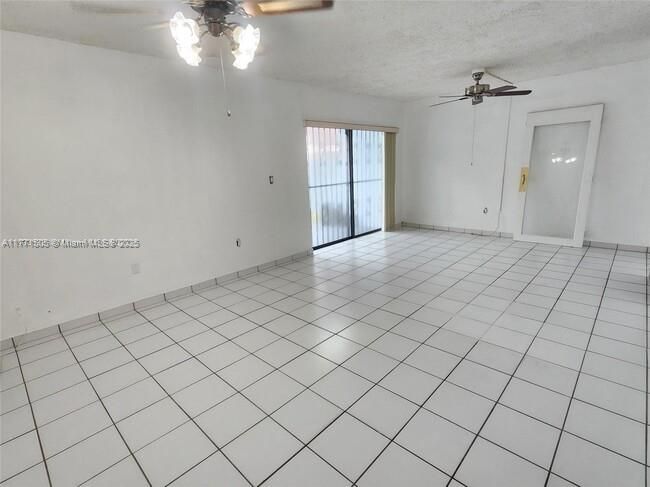 Vendido Recientemente: $480,000 (3 camas, 3 baños, 1747 Pies cuadrados)