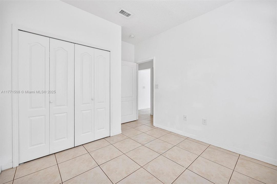 Под контрактом: $4,050 (5 спален, 3 ванн, 2378 Квадратных фут)