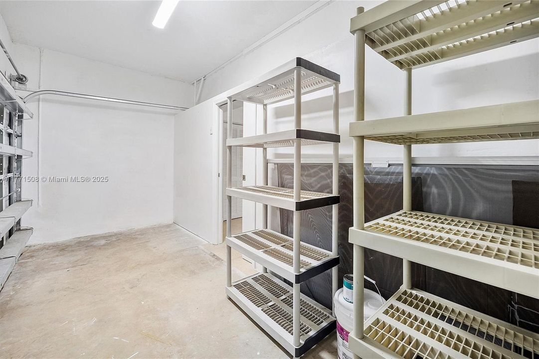 Под контрактом: $4,050 (5 спален, 3 ванн, 2378 Квадратных фут)