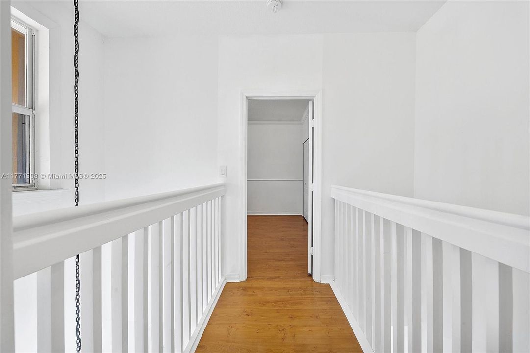 Под контрактом: $4,050 (5 спален, 3 ванн, 2378 Квадратных фут)