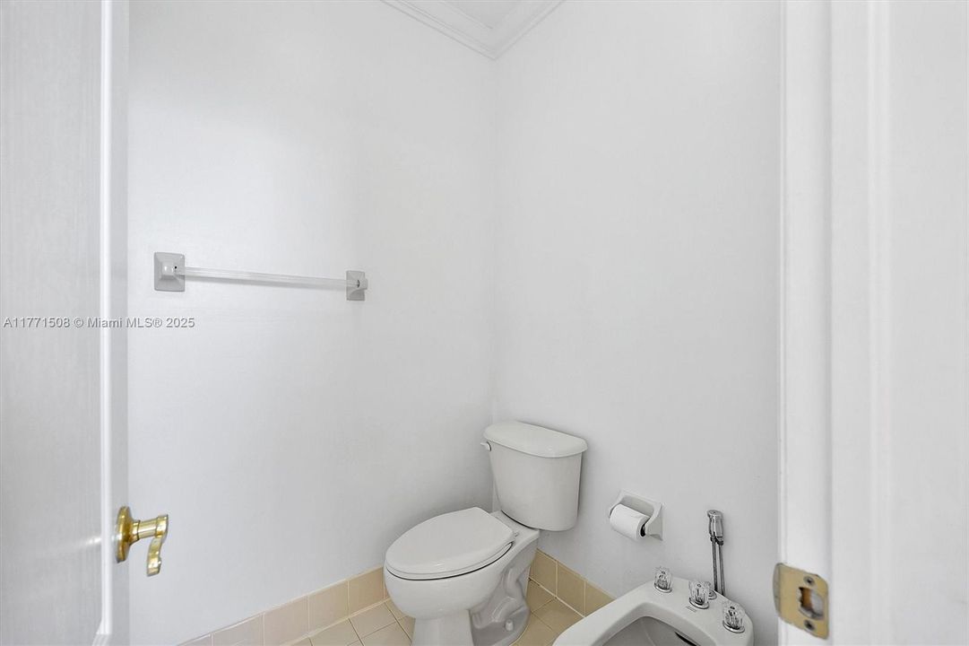 Под контрактом: $4,050 (5 спален, 3 ванн, 2378 Квадратных фут)