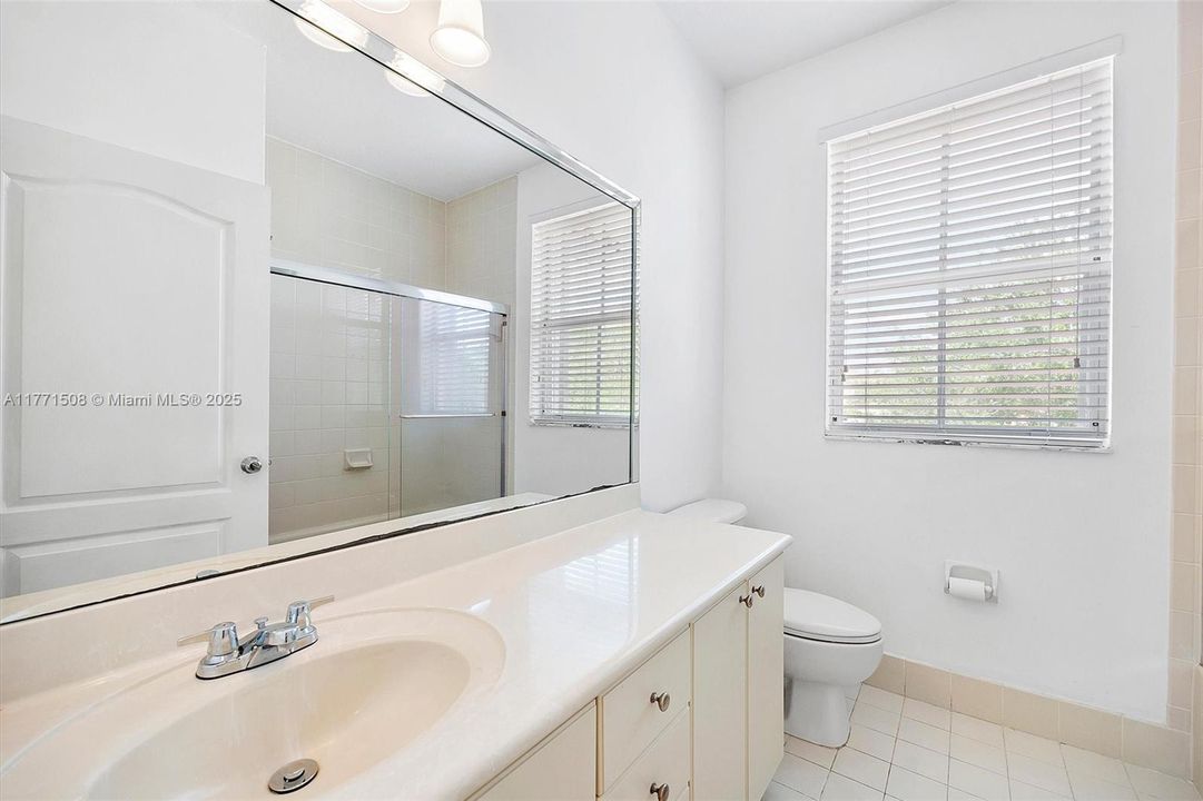 Под контрактом: $4,050 (5 спален, 3 ванн, 2378 Квадратных фут)