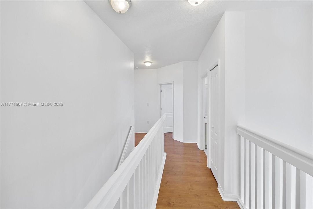 Под контрактом: $4,050 (5 спален, 3 ванн, 2378 Квадратных фут)