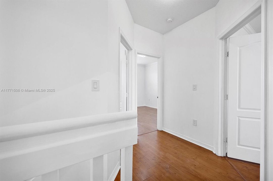 Под контрактом: $4,050 (5 спален, 3 ванн, 2378 Квадратных фут)