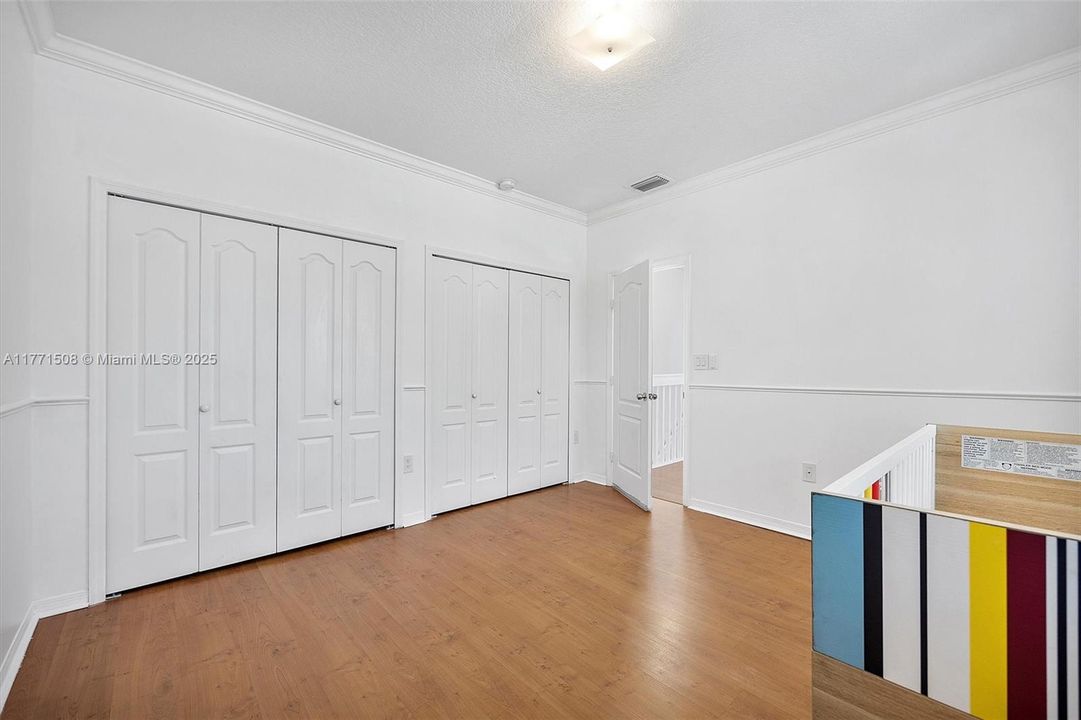 Под контрактом: $4,050 (5 спален, 3 ванн, 2378 Квадратных фут)