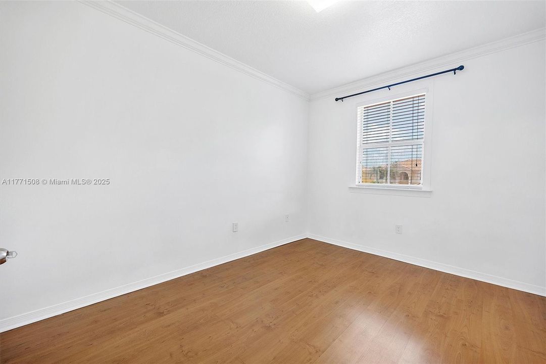 Под контрактом: $4,050 (5 спален, 3 ванн, 2378 Квадратных фут)