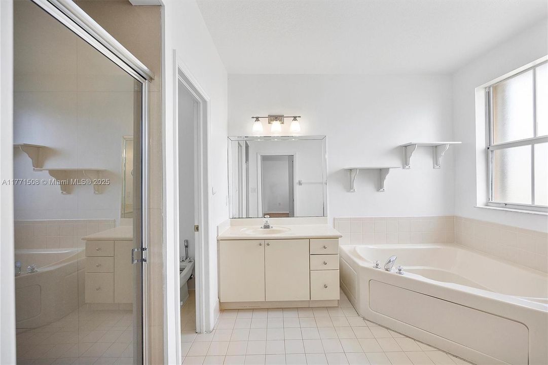 Под контрактом: $4,050 (5 спален, 3 ванн, 2378 Квадратных фут)