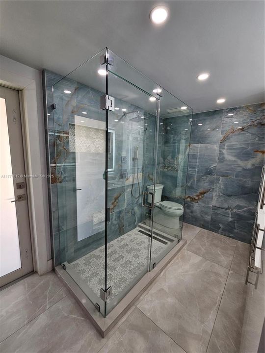 最近售出: $639,000 (5 贝兹, 2 浴室, 1484 平方英尺)