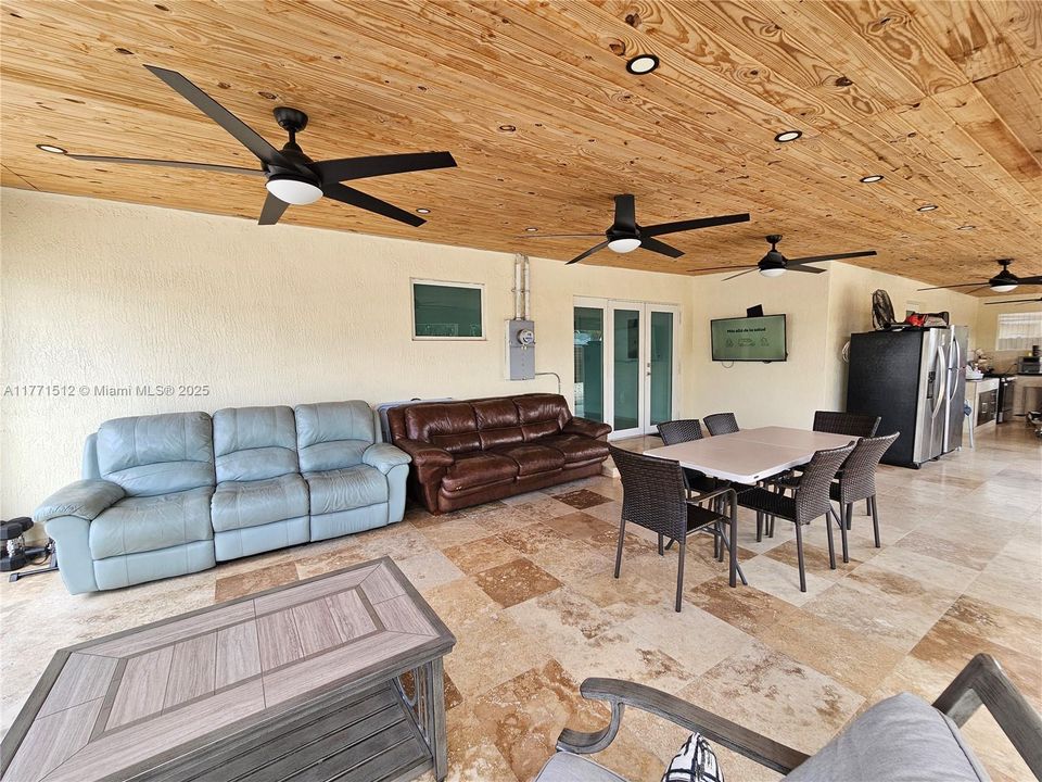 最近售出: $639,000 (5 贝兹, 2 浴室, 1484 平方英尺)