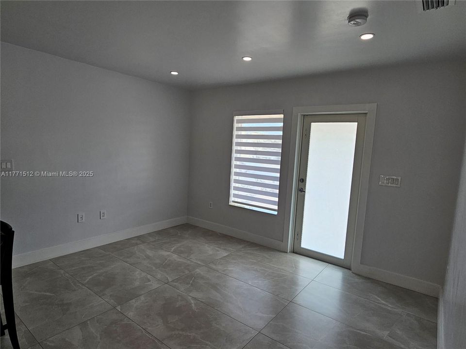 最近售出: $639,000 (5 贝兹, 2 浴室, 1484 平方英尺)