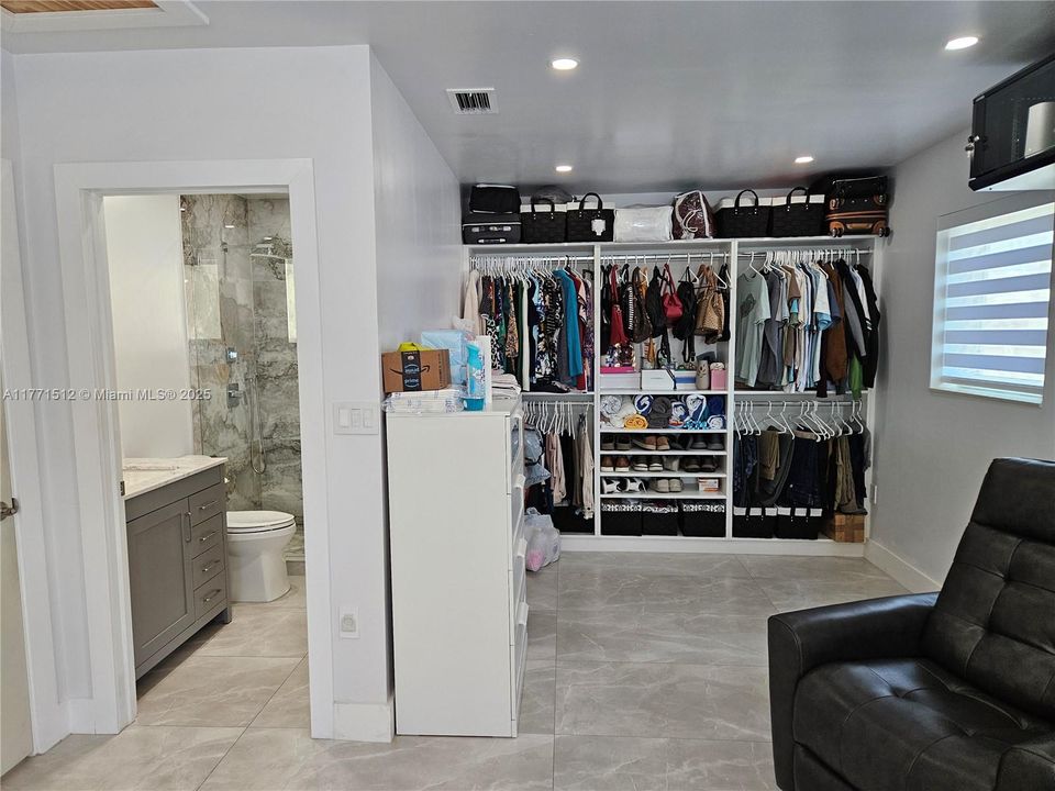 最近售出: $639,000 (5 贝兹, 2 浴室, 1484 平方英尺)