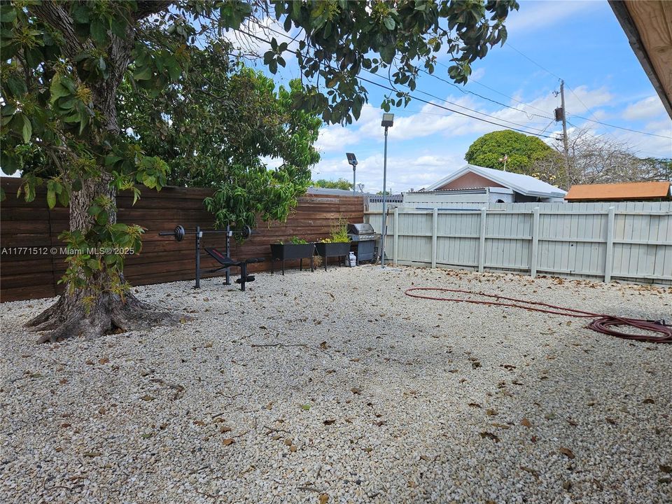 最近售出: $639,000 (5 贝兹, 2 浴室, 1484 平方英尺)